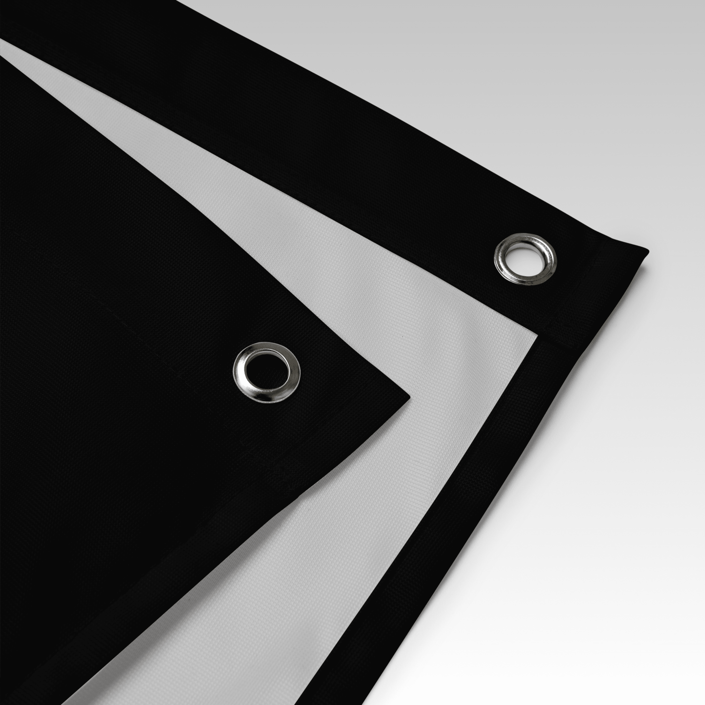 Finition_coin_drapeau_EVJF_avec_couture_et_illet