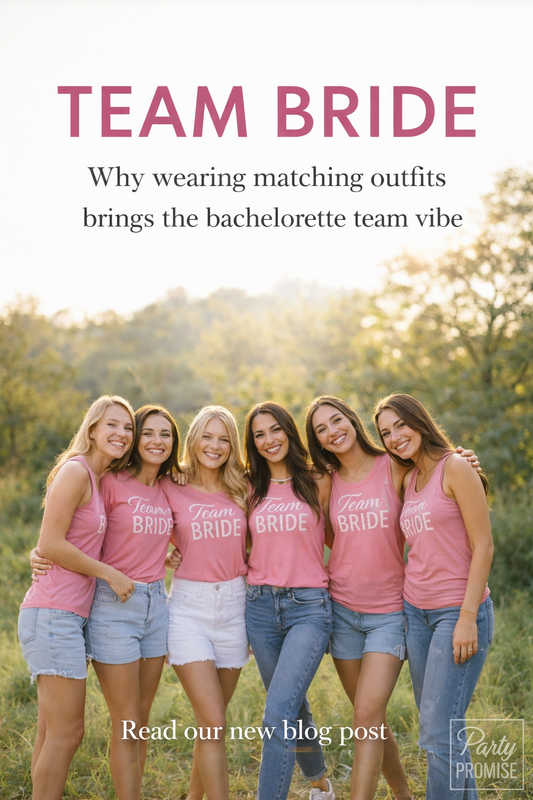 Groupe de femmes portant des tenues Team Bride assorties lors d’un EVJF