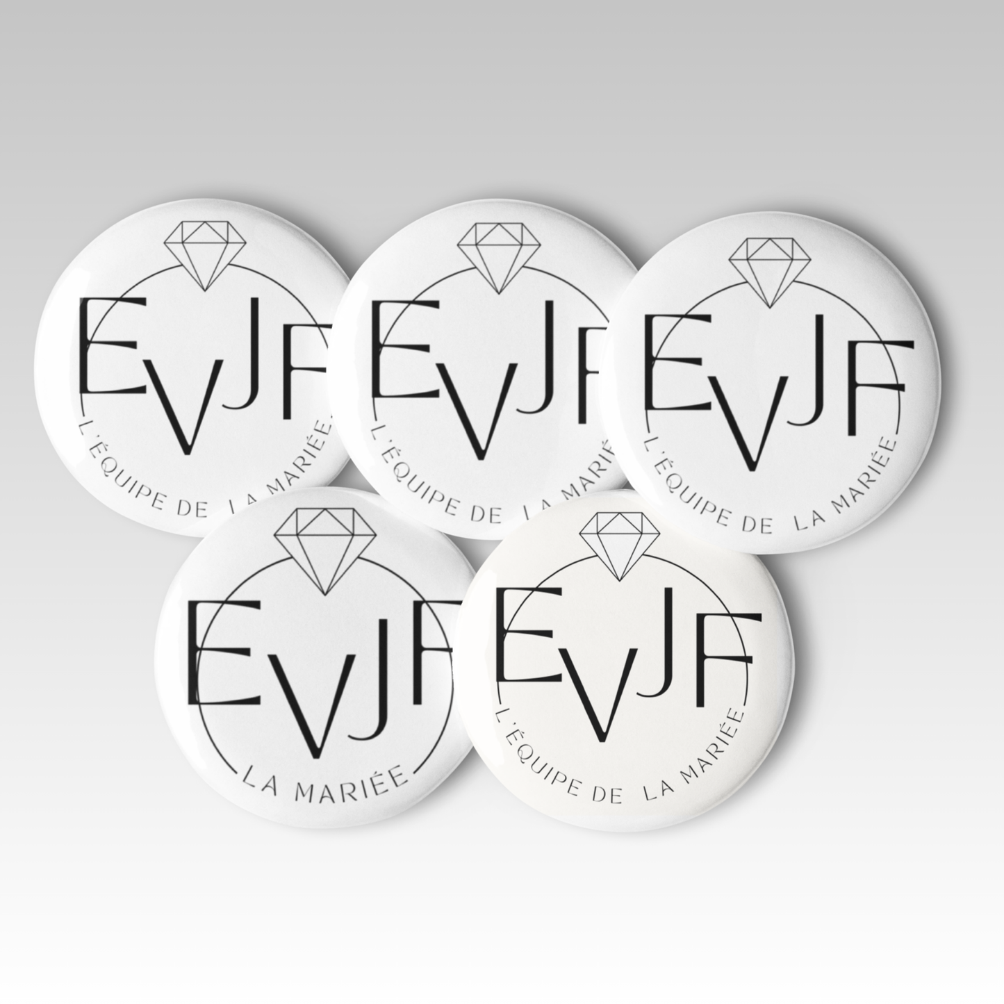 Lot de badges EVJF L’équipe de la mariée parfaits pour identifier la team lors d’un enterrement de vie de jeune fille et compléter vos tenues de fête.