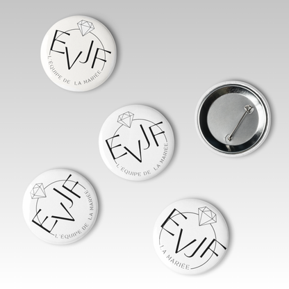 Badges EVJF avec système d’attache au dos, idéals pour personnaliser vos tenues et créer une ambiance festive pendant votre EVJF.