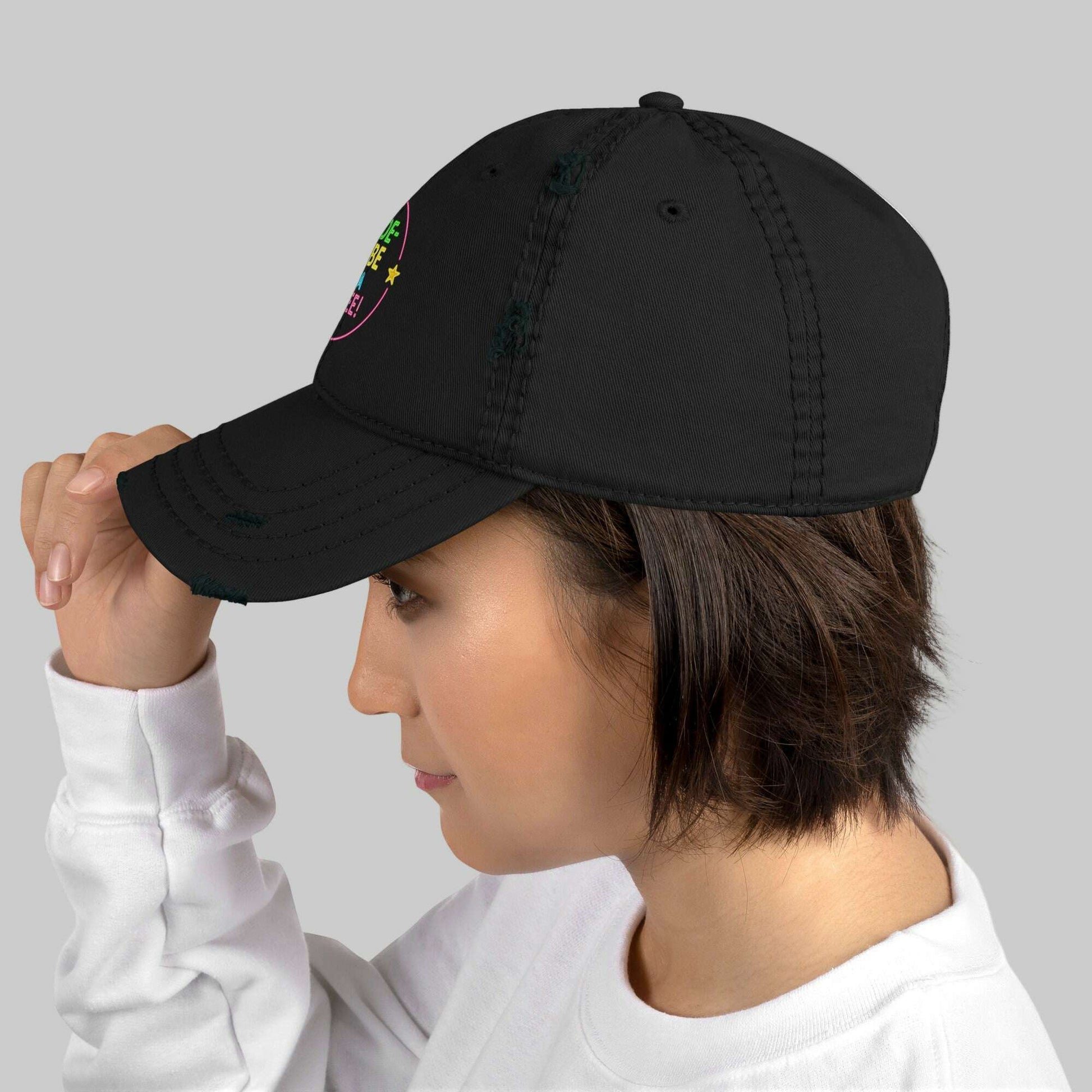 casquette-“bride-to-be-on-a-spree”-–-effet-usé-tendance-–-neon-bride-editioncasquetteparty-promise-35032789