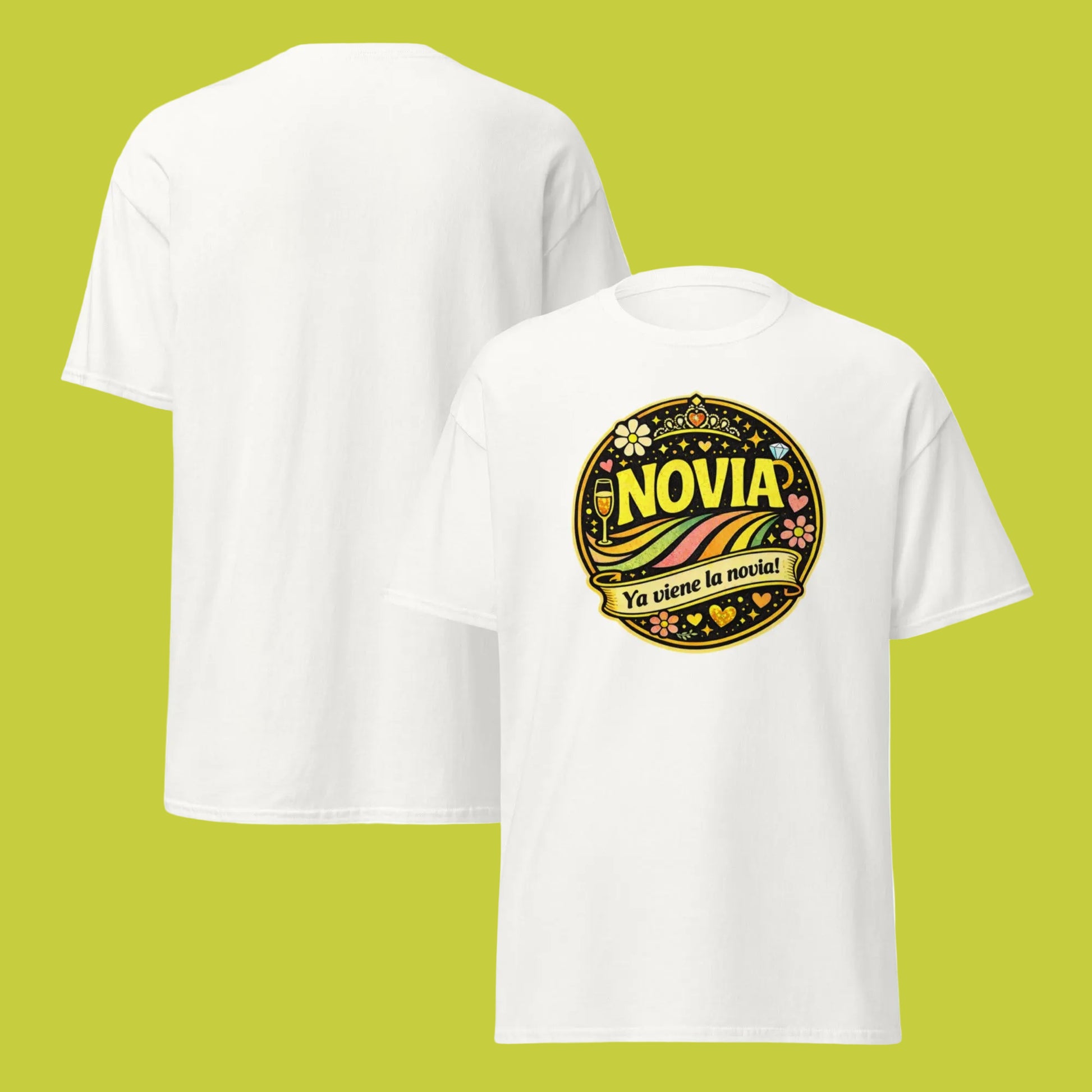 Camiseta blanca Novia estilo festival con diseño circular retro colorido y texto “Ya viene la novia”, corte unisex.