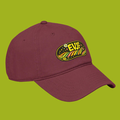 Casquette bordeaux EVJF avec design festival brodé et coupe souple vue en angle.