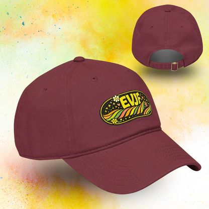Casquette EVJF avec design retro coloré et motif floral, accessoire ideal pour enterrement de vie de jeune fille et fete entre amies, modele ajustable bordeaux