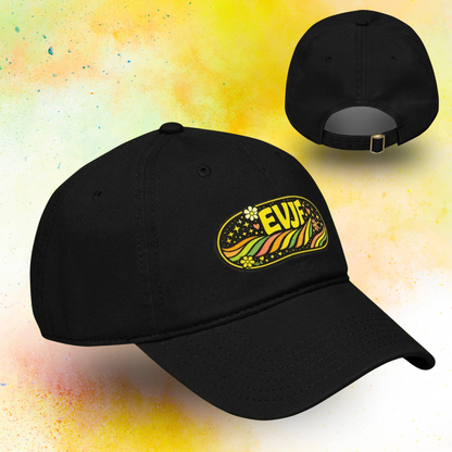 Casquette EVJF avec design retro coloré et motif floral, accessoire ideal pour enterrement de vie de jeune fille et fete entre amies, modele ajustable noire