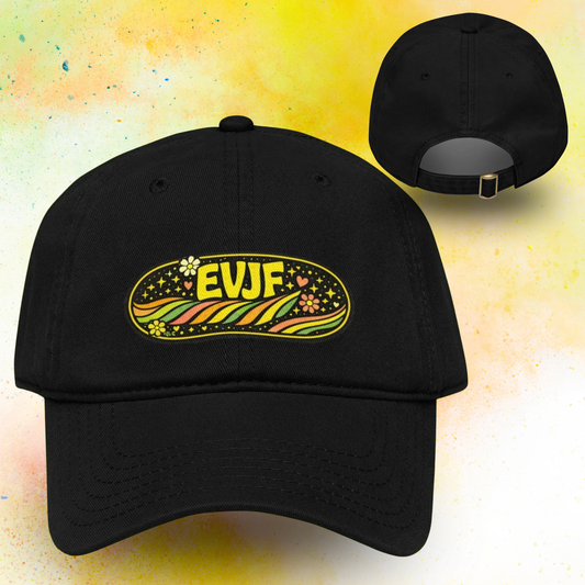 Casquette EVJF avec design retro coloré et motif floral, accessoire ideal pour enterrement de vie de jeune fille et fete entre amies, modele ajustable noire