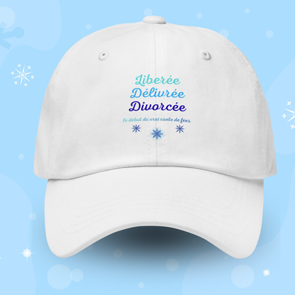 Casquette blanche Liberee Delivree Divorcee avec inscription bleu pastel, accessoire ideal pour fete de divorce, celebration nouvelle vie et soiree entre amies blanc.