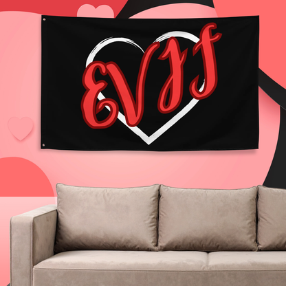 Drapeau noir EVJF avec ecriture rouge et coeur blanc accroche au mur au dessus dun canape, decoration ideale pour enterrement de vie de jeune fille.