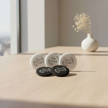 lot-de-5-badges-minimalistes-–-4-x-team-bride-1-x-the-bridebadgeparty-promise-35032662