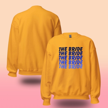 Sweat The Bride EVJF tons bleus pour future mariée porté ou présenté à plat, pull confortable parfait pour enterrement de vie de jeune fille et look coordonné mariage.