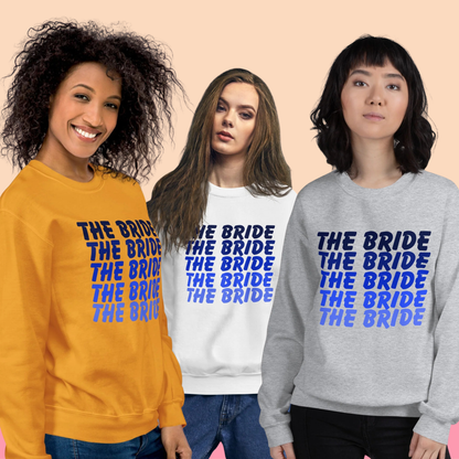 Sweat The Bride EVJF tons bleus pour future mariée porté ou présenté à plat, pull confortable parfait pour enterrement de vie de jeune fille et look coordonné mariage.