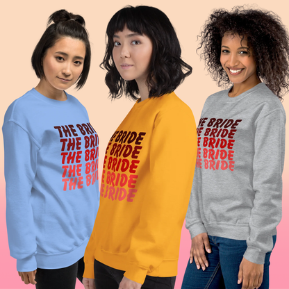 Sweat The Bride EVJF pour future mariée porté ou présenté à plat, pull confortable parfait pour enterrement de vie de jeune fille et look coordonné mariage.