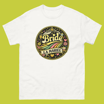 T-shirt blanc  Bride La Mariée collection festival avec design floral rond rétro à l’avant, coupe unisexe.