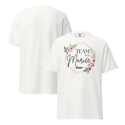 T-shirt blanc Team de la Mariée personnalisable avec prénom, design floral rose et cadre géométrique doré, coupe unisexe avec vue avant et arrière pour EVJF élégant.