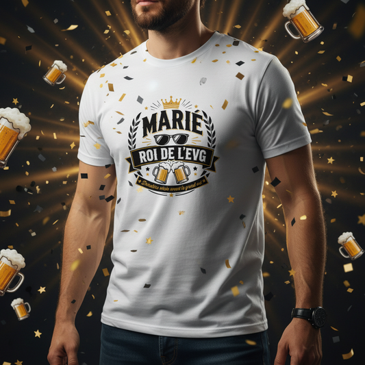 T-shirt blanc pour homme "Marie Roi de l'EVG" avec un design amusant et festif, parfait pour l'enterrement de vie de garçon (EVG). Le t-shirt est décoré de l'inscription "Marie Roi de l'EVG" et du slogan "Dernière Virée Avant la Bague". Disponible en tailles S à 5XL.