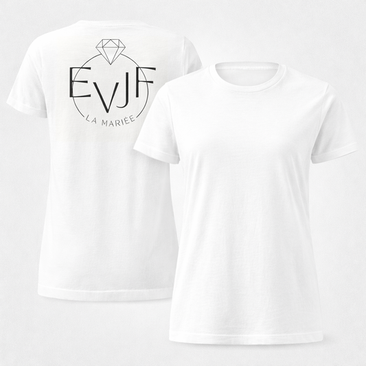 T-shirt EVJF future mariée blanc avec design imprimé présenté avec tee-shirt blanc sur fond neutre.