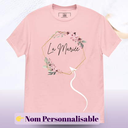 T shirt La mariee avec design floral boheme et zone prenom personnalisable ideal pour EVJF fete mariage et tenue future mariee — rose