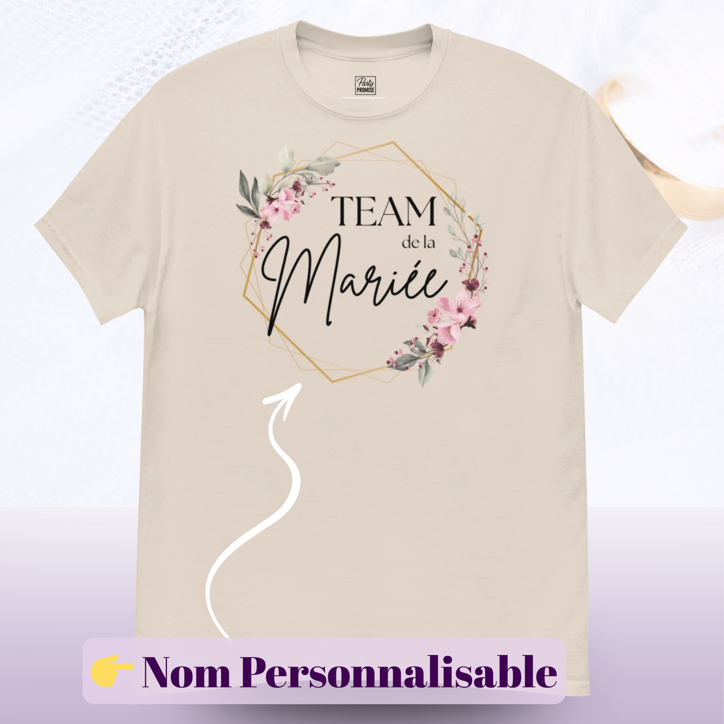 T shirt Team de la mariee avec design floral et zone nom personnalisable ideal pour EVJF fete mariage tenue coordonnee groupe amies — beige