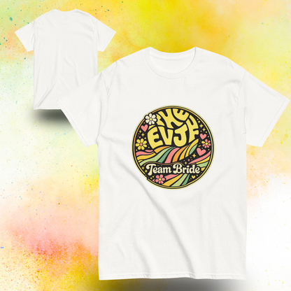 Tee shirt EVJF Team Bride avec motif retro colore style festival, ideal pour enterrement de vie de jeune fille et tenue coordonnee entre amies blanc