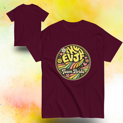 Tee shirt EVJF Team Bride avec motif retro colore style festival, ideal pour enterrement de vie de jeune fille et tenue coordonnee entre amies bordeaux