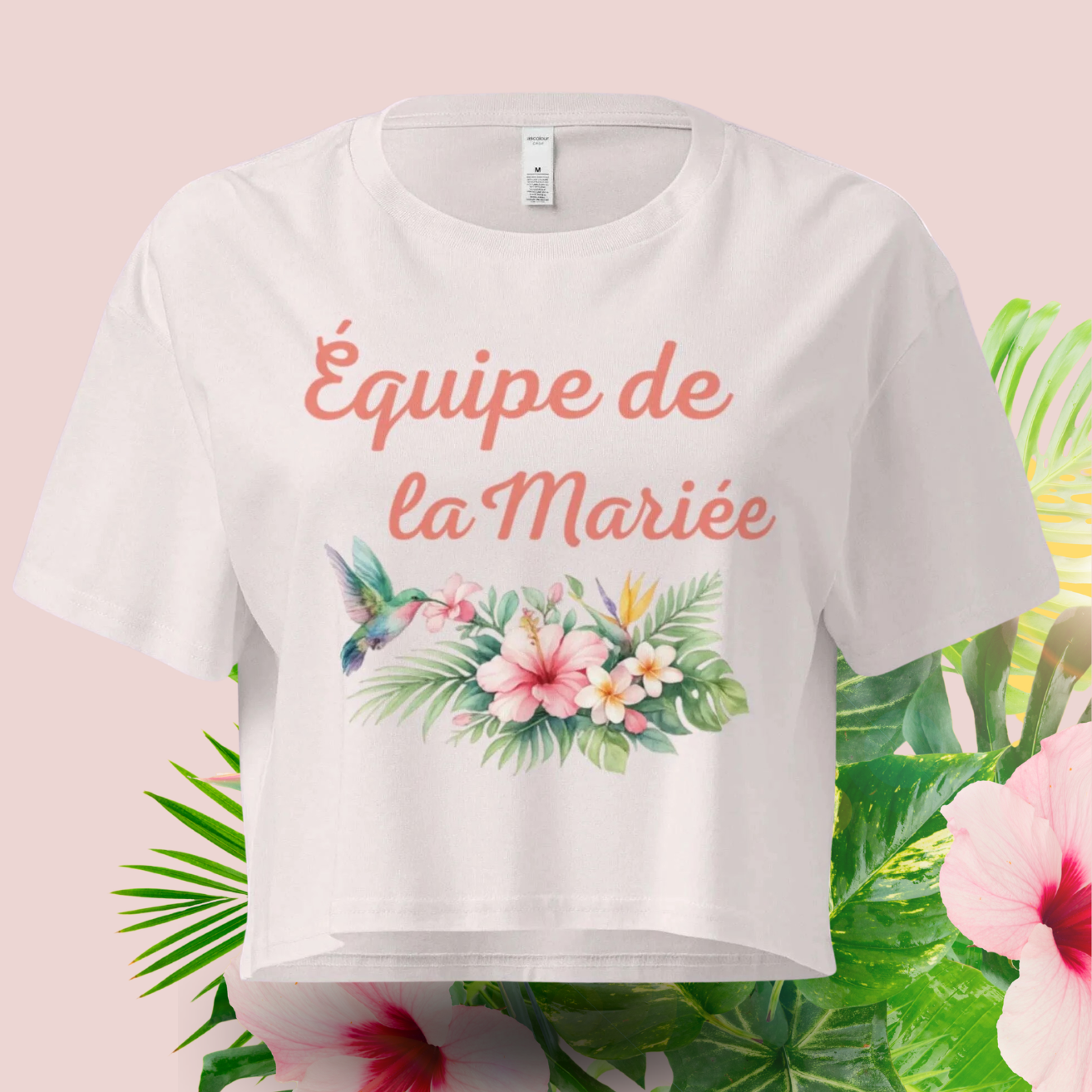 Tee shirt blanc Equipe de la Mariee motif floral tropical, vetement coordonne pour team bride, enterrement de vie de jeune fille, fete entre filles et mariage ete.