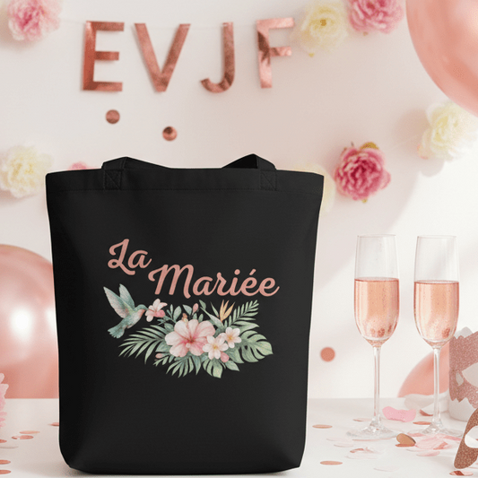 Tote bag noir La Mariee avec motif floral tropical et colibri, sac ideal pour EVJF, future mariee, enterrement de vie de jeune fille et week end mariage noir.