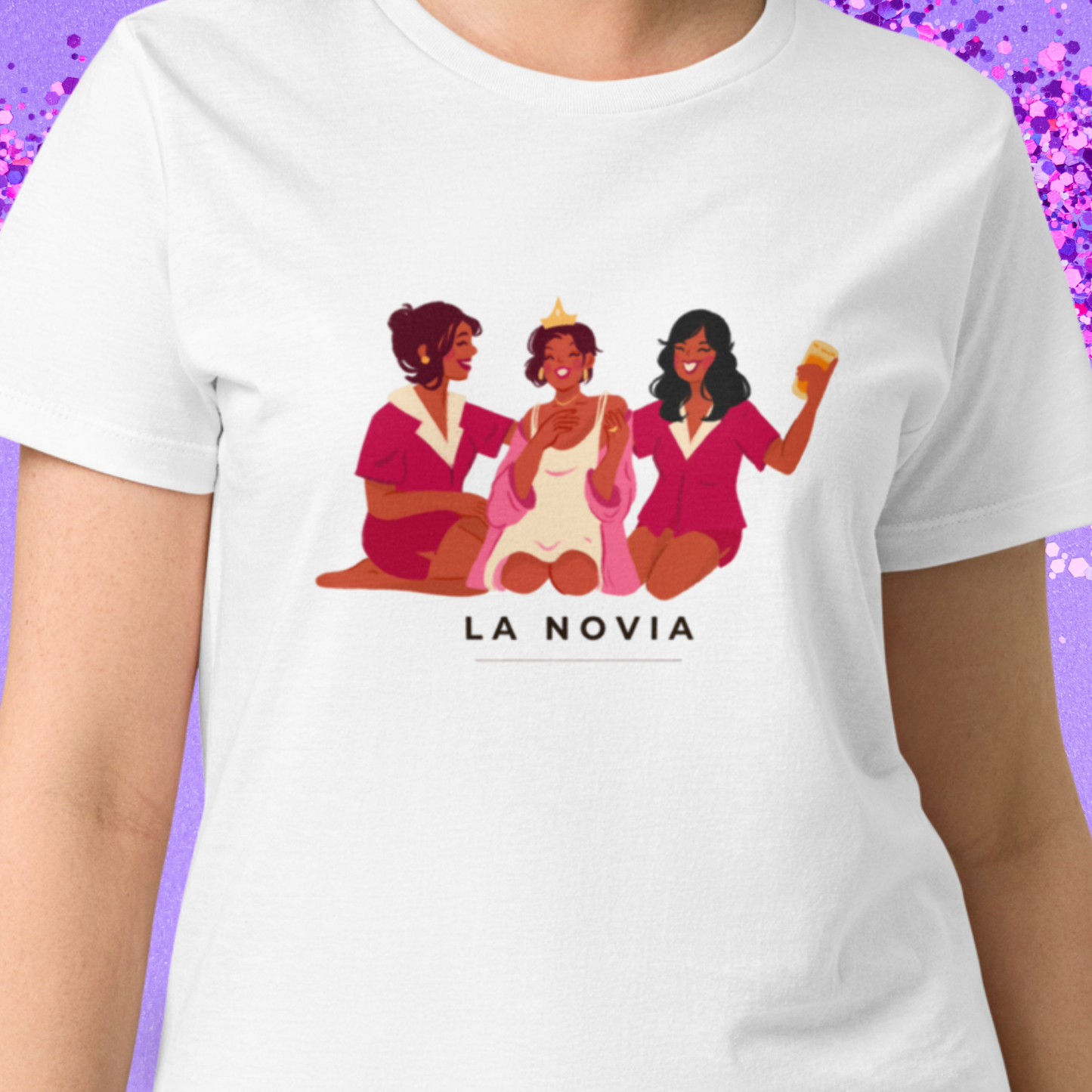 Vista detallada de una camiseta blanca para mujer con el diseño la novia para despedida de soltera o boda