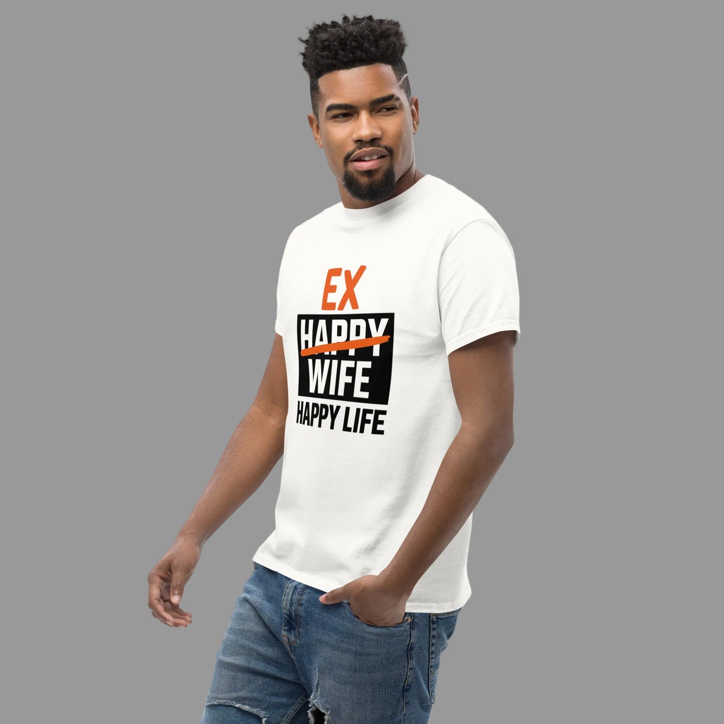 Profil du mannequin portant le t-shirt blanc Divorce Party Men’s “Ex Wife Happy Life