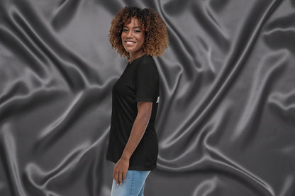 T-shirt noir femme “Just Divorced” porté par mannequin, style casual chic.