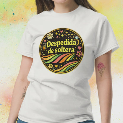 Video presentation tee shirt Despedida de Soltera style retro festival pour EVJF, montre en blanc, bordeaux et noir, tenue ideale pour enterrement de vie de jeune fille et week end entre amies