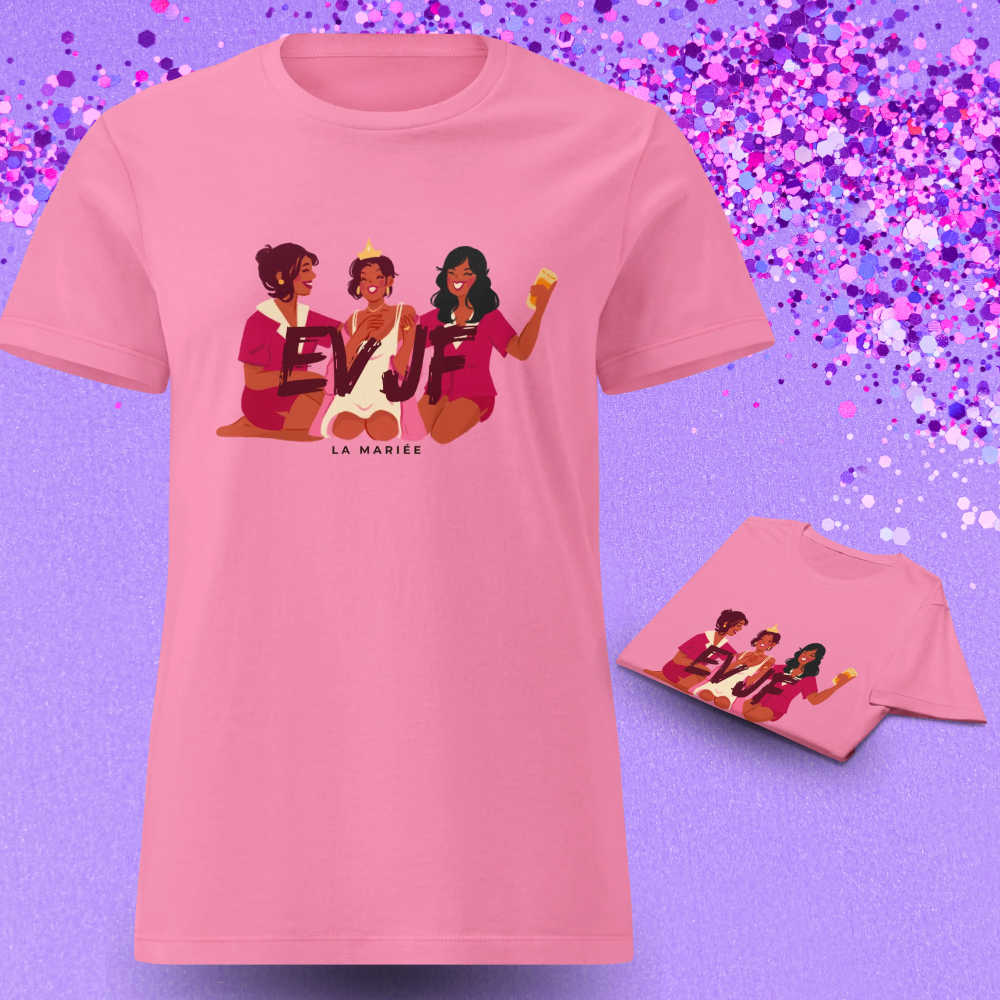 T-shirt rose pour evjf avec illustration de trois amies et texte la mariee sur fond violet a paillettes.