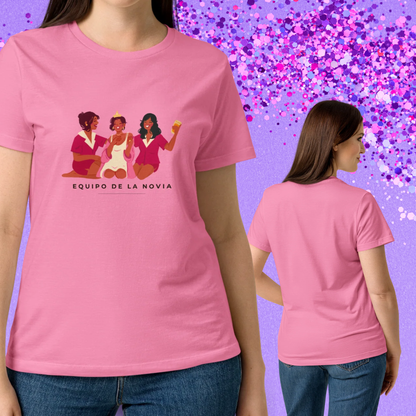 Presentacion de la camiseta rosa equipo de la novia vista de frente y de espalda para look de grupo