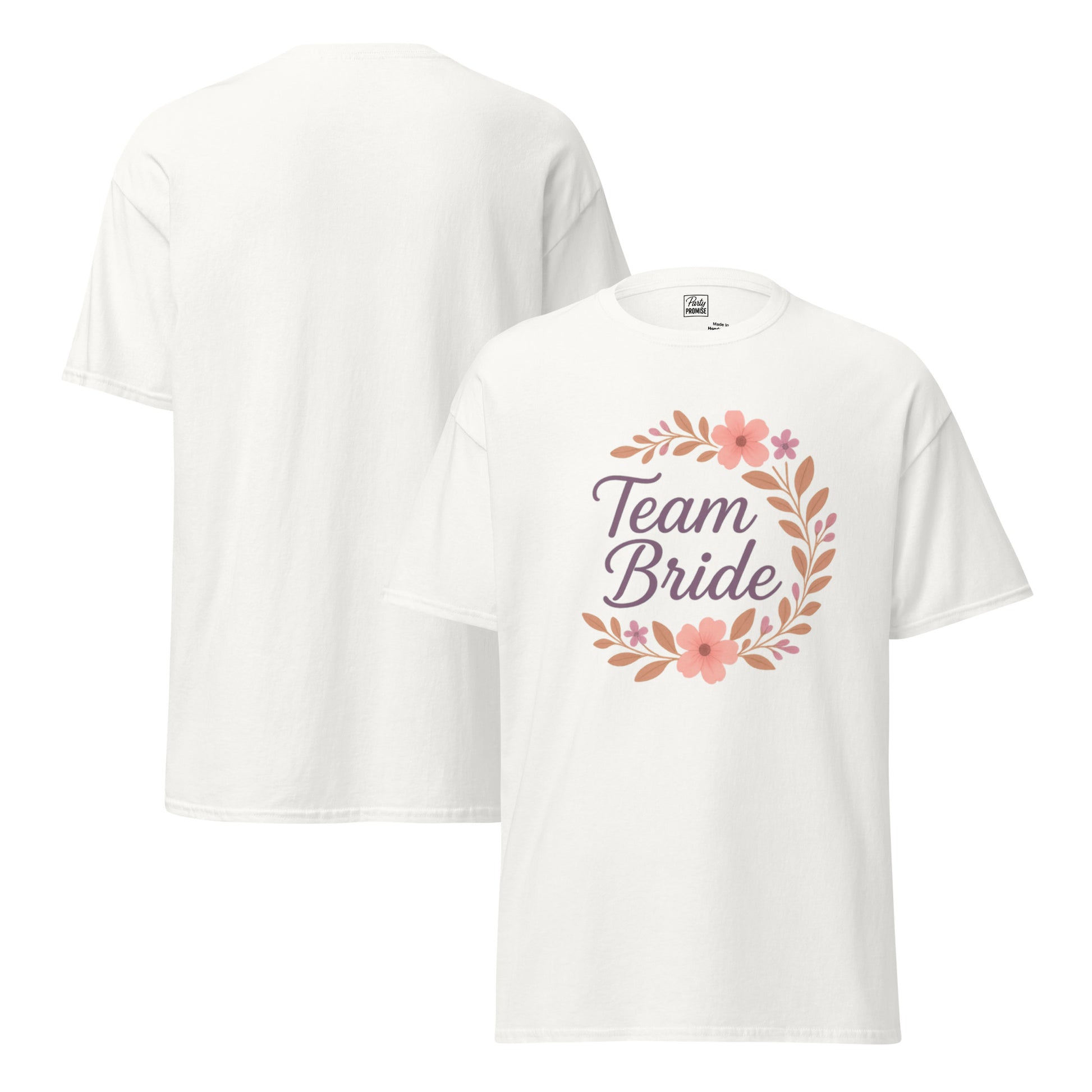T-shirt blanc « Team Bride » Boho Chic présenté sur un fond épuré. Le coton doux, les lignes nettes et l’inscription noire créent un look naturel et élégant pour un EVJF.