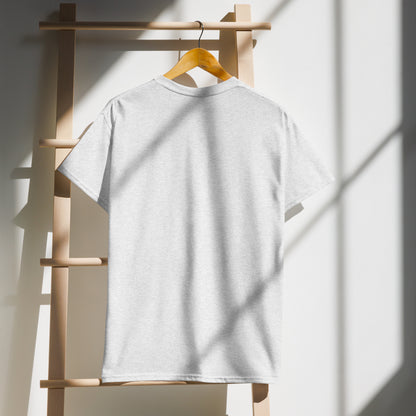 Vue arrière du t-shirt Team Bride sur cintre, montrant la coupe, les coutures et la teinte de la couleur. Présentation propre et minimaliste sur fond blanc.